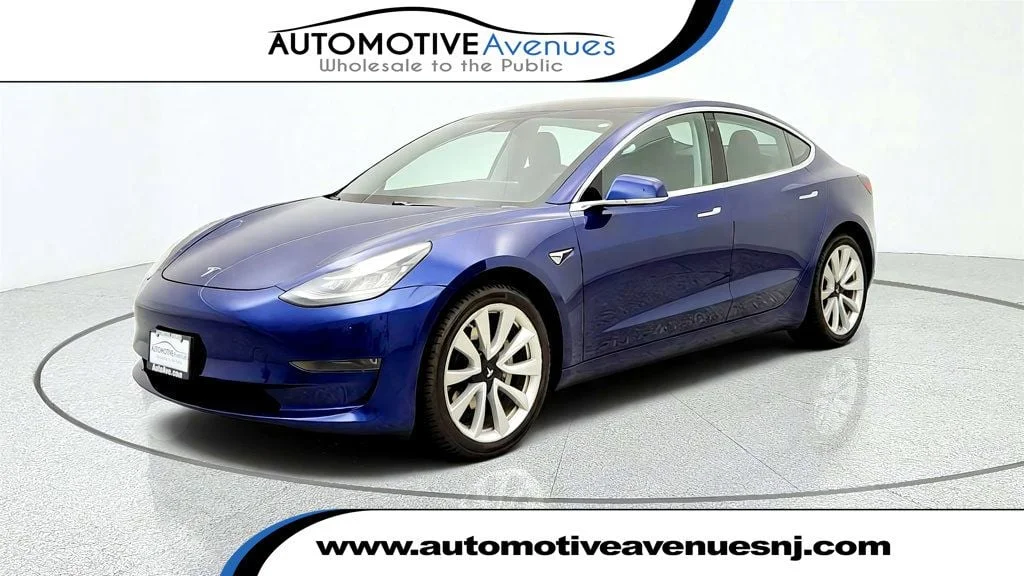 Used 2018 Deep Blue Metallic Tesla Long Range Battery RWD w/ 19