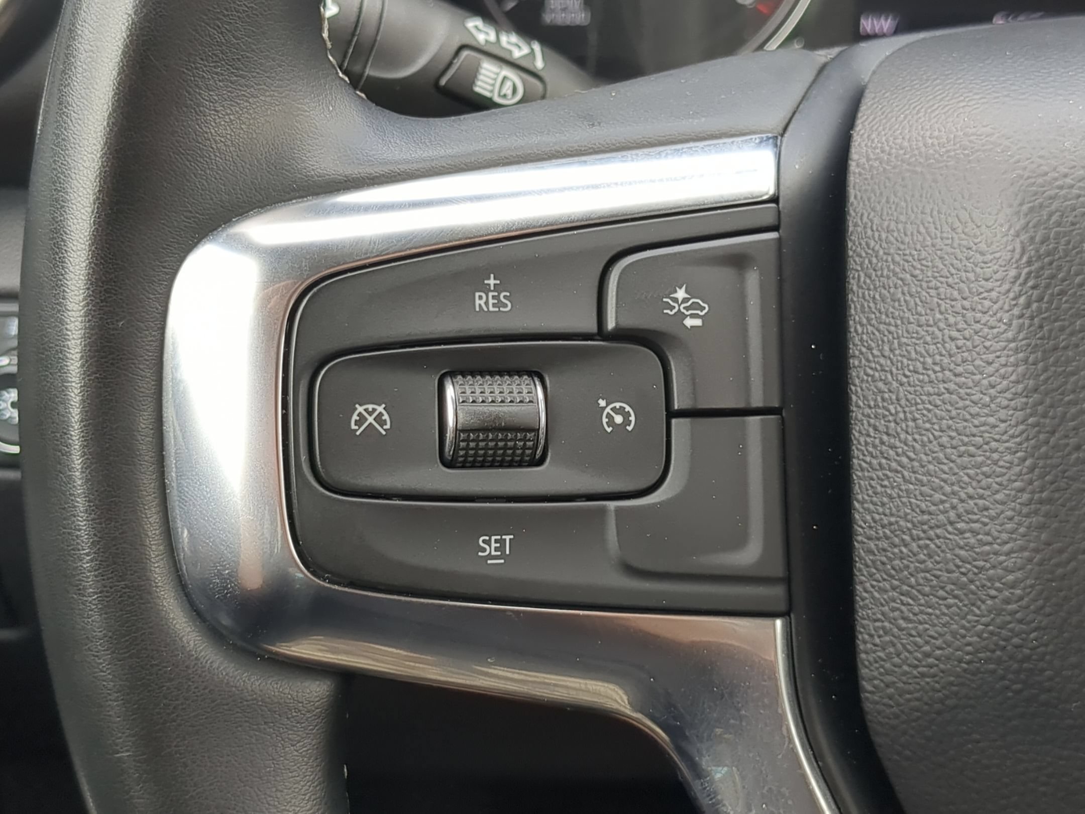 Used 2024 Summit White Chevrolet LT image 17