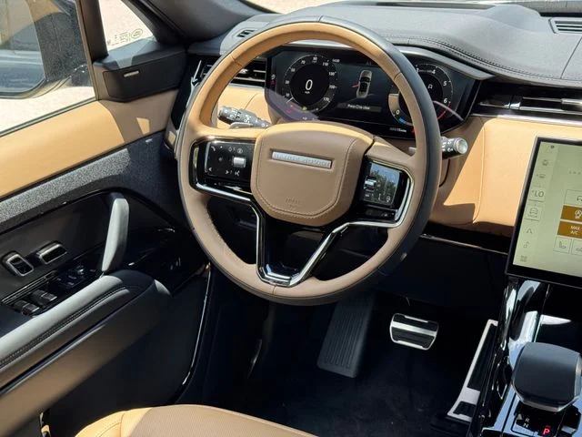 New 2026 Santorini Black Land Rover Dynamic SE image 18