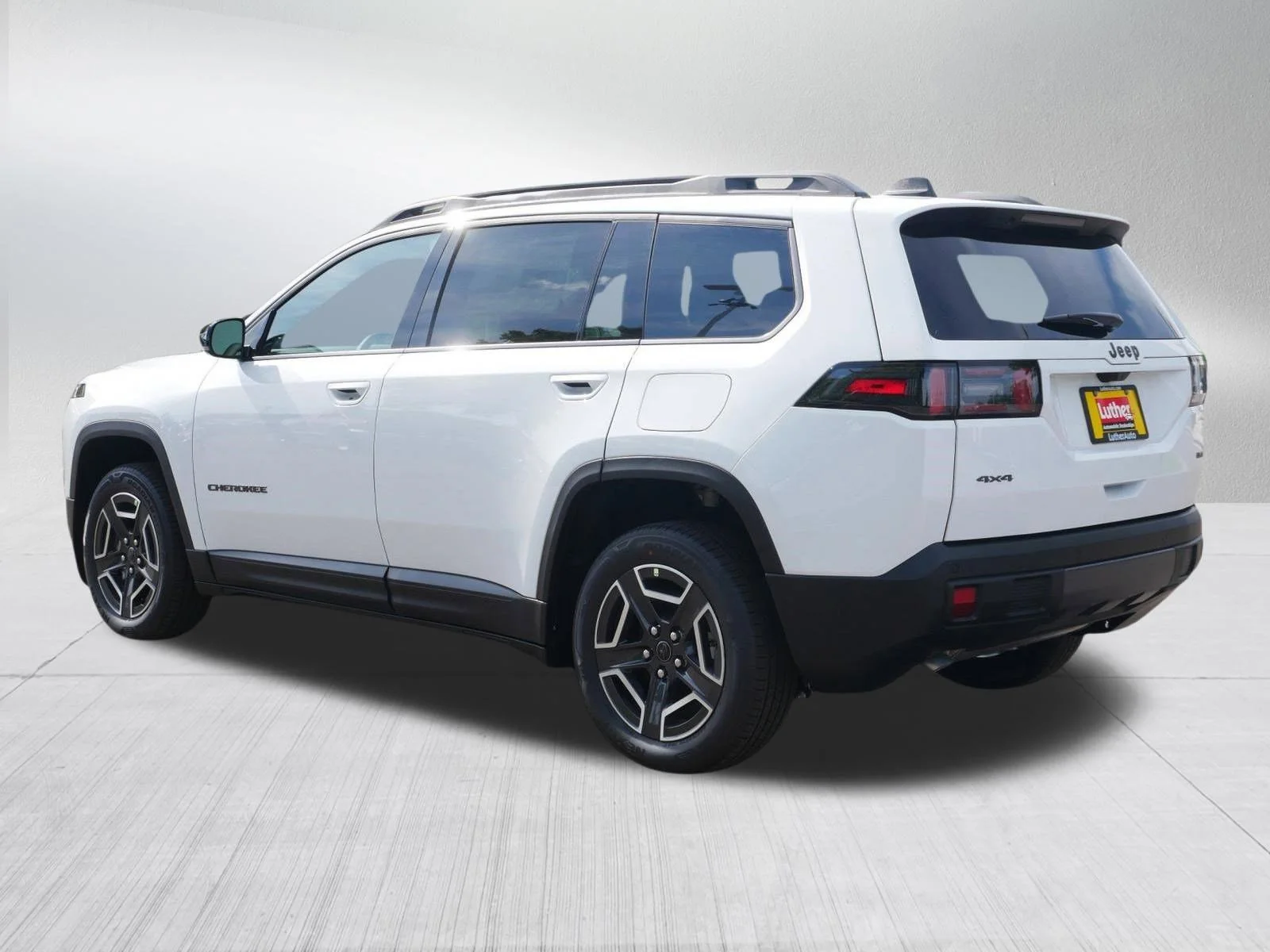 New 2026 Bright White Clear-Coat Exterior Paint Jeep Limited image 5