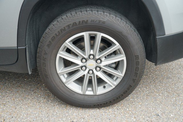 Used 2023 Sterling Gray Metallic Chevrolet LT Cloth image 13