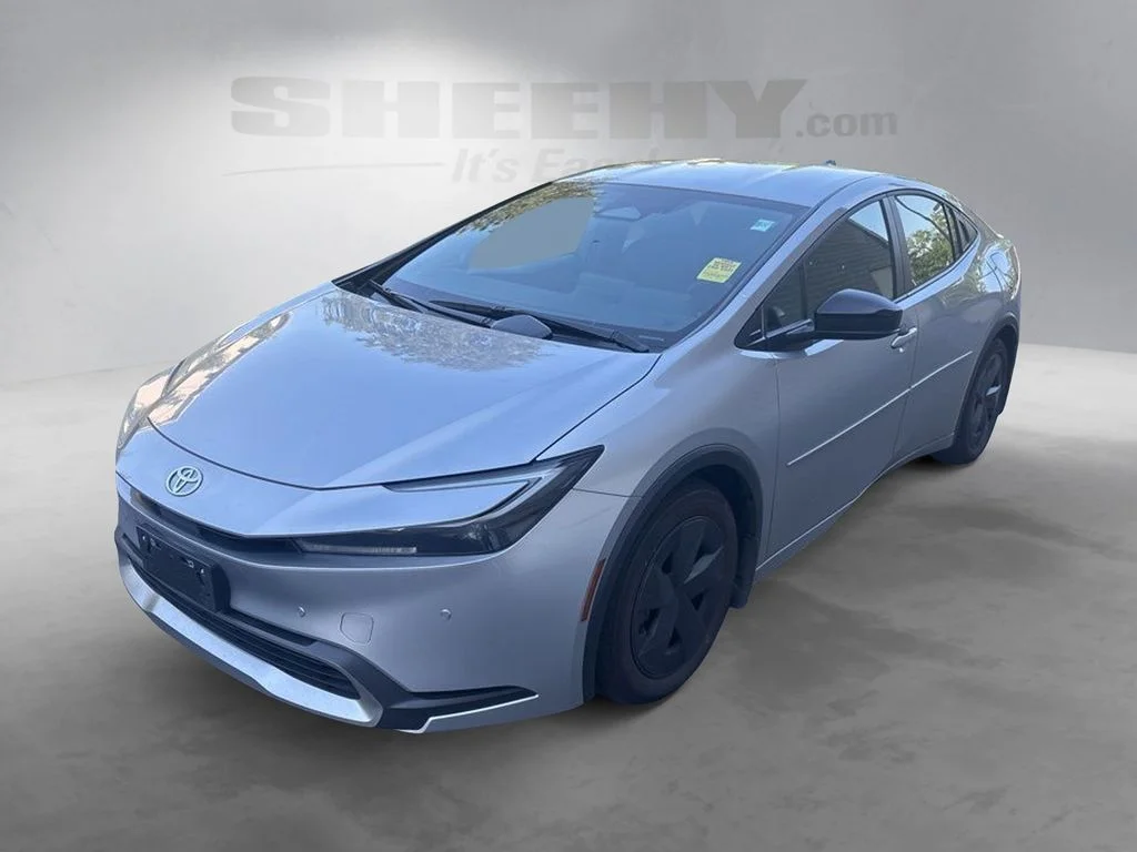 Used 2024  Toyota SE image 14