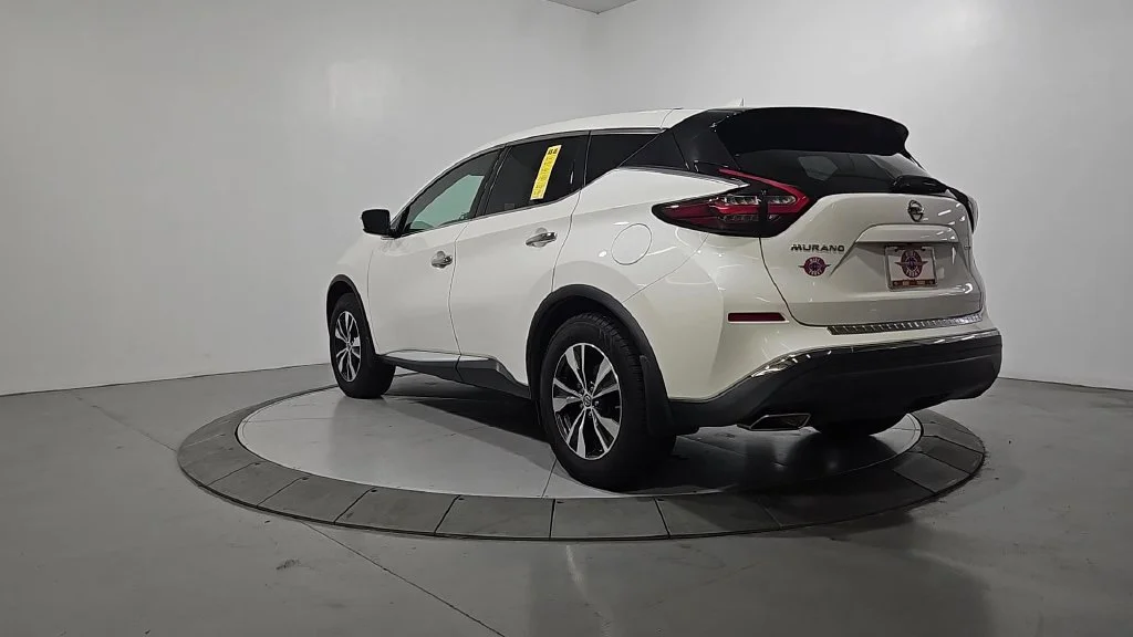 Used 2019 White Nissan S image 3