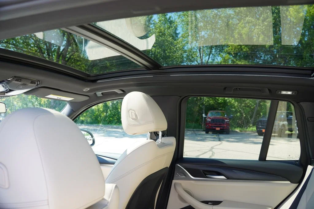 Used 2023 Alpine White BMW xDrive30i image 18