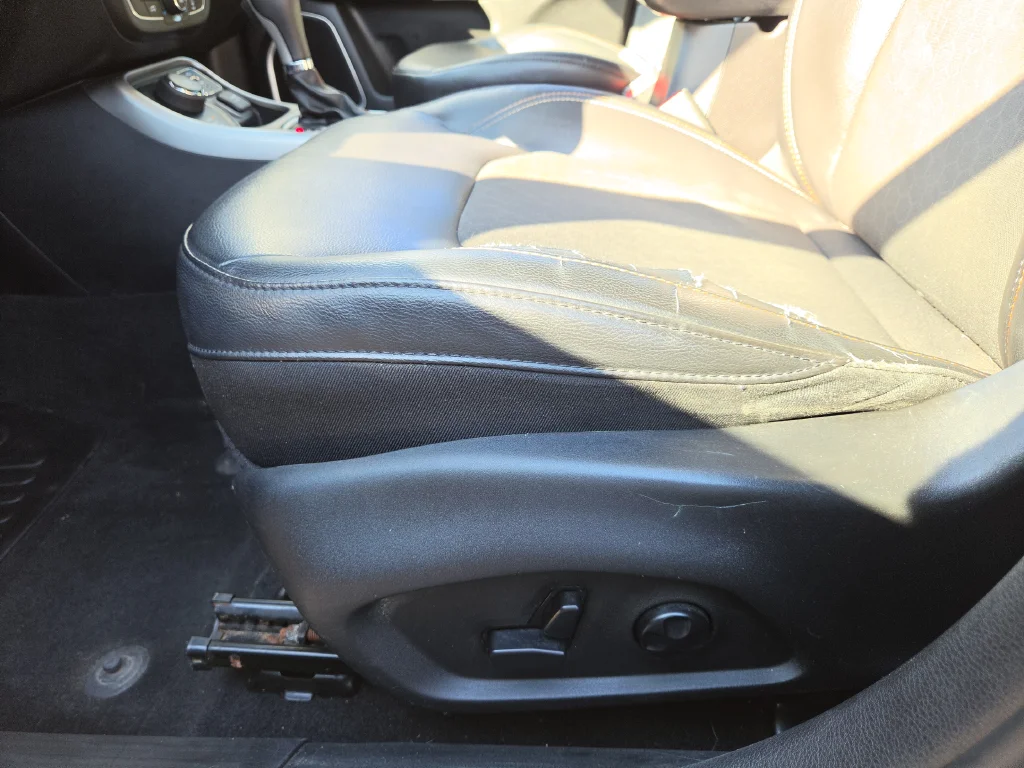 Used 2017 Black Jeep Latitude image 16