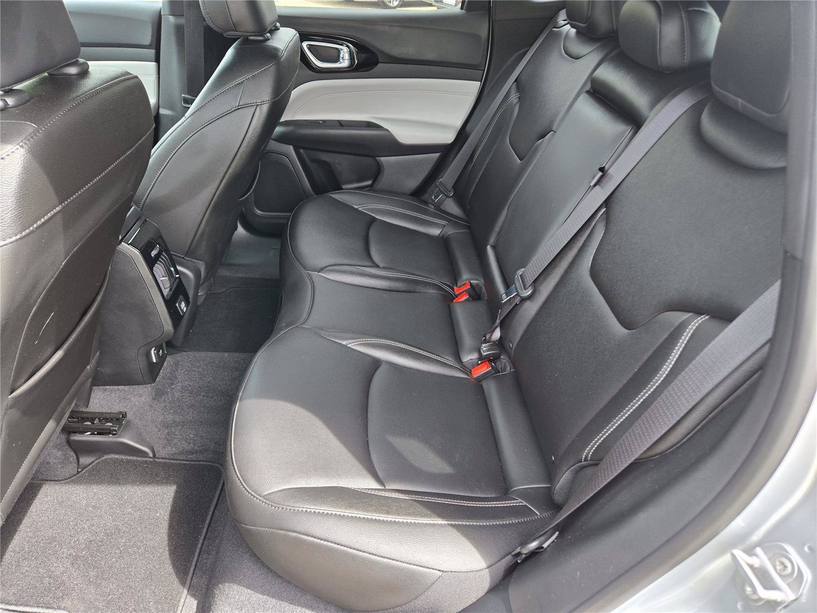 2025 Jeep Compass Limited - Photo 17