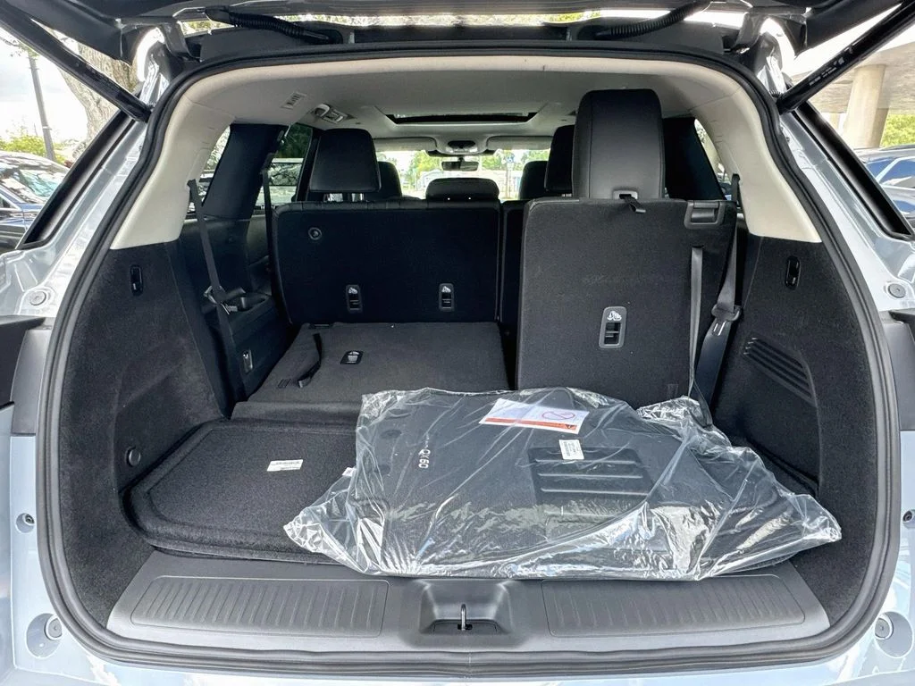 New 2027 Gray INFINITI LUXE image 28