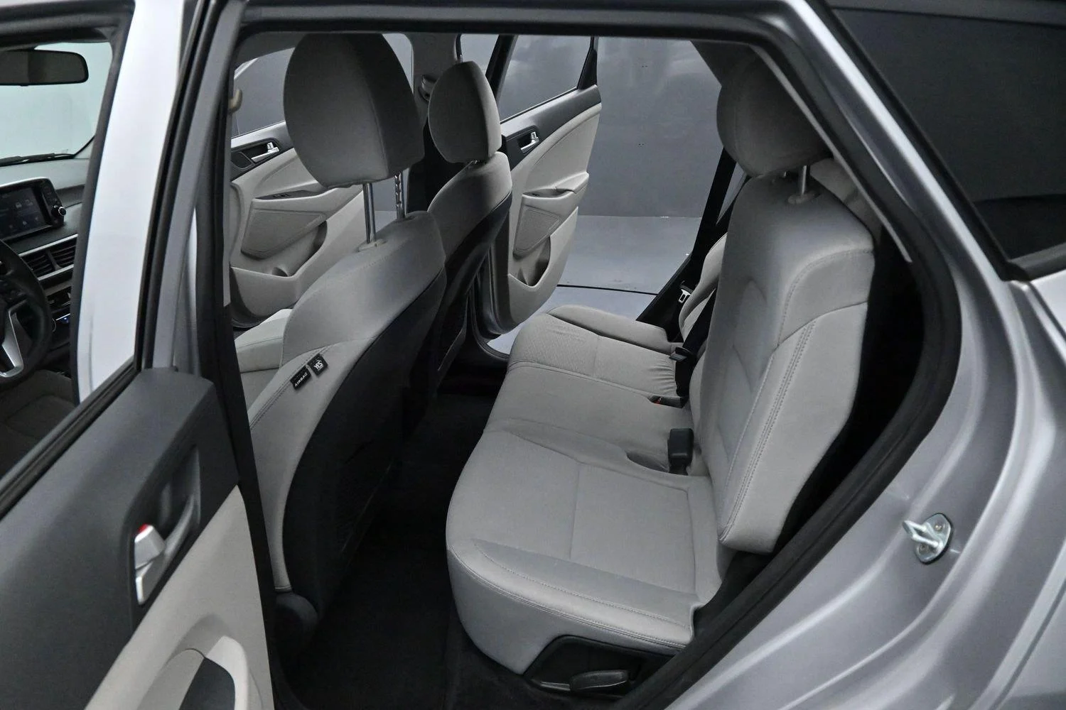 Used 2020 Stellar Silver Hyundai SE image 27