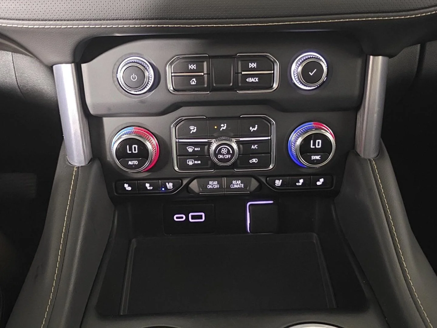 Used 2024 Onyx Black GMC SLT image 24