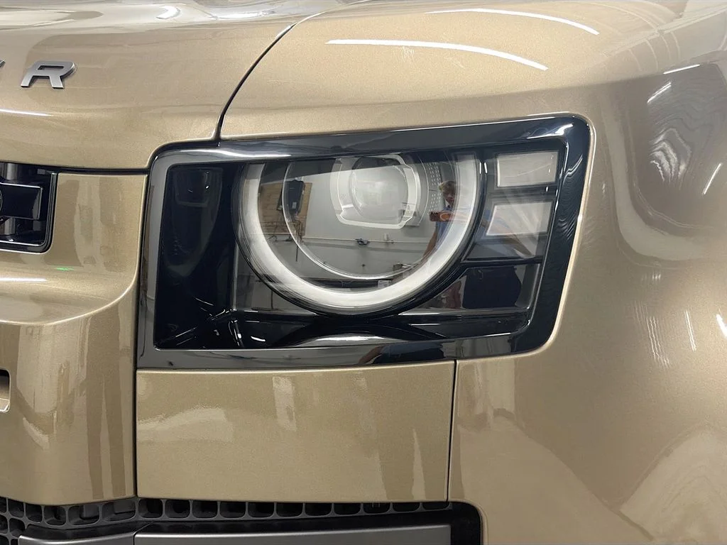 New 2026 Gondwana Stone Metallic Land Rover X-Dynamic SE image 32
