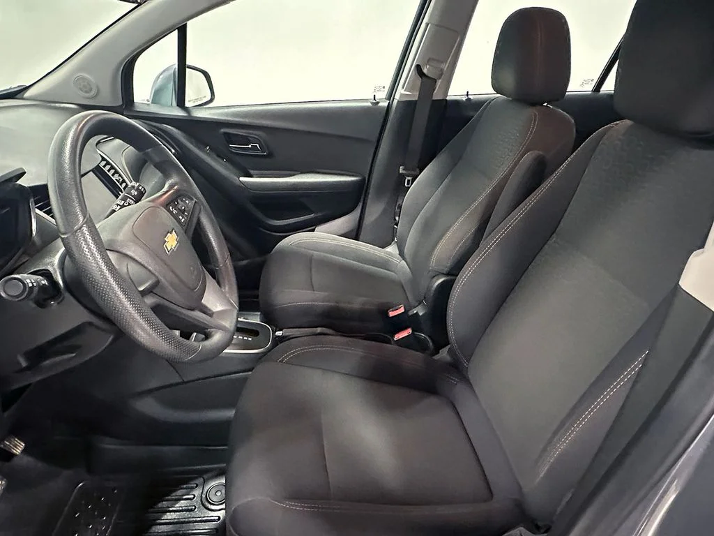 Used 2020 Gray Chevrolet LS image 3