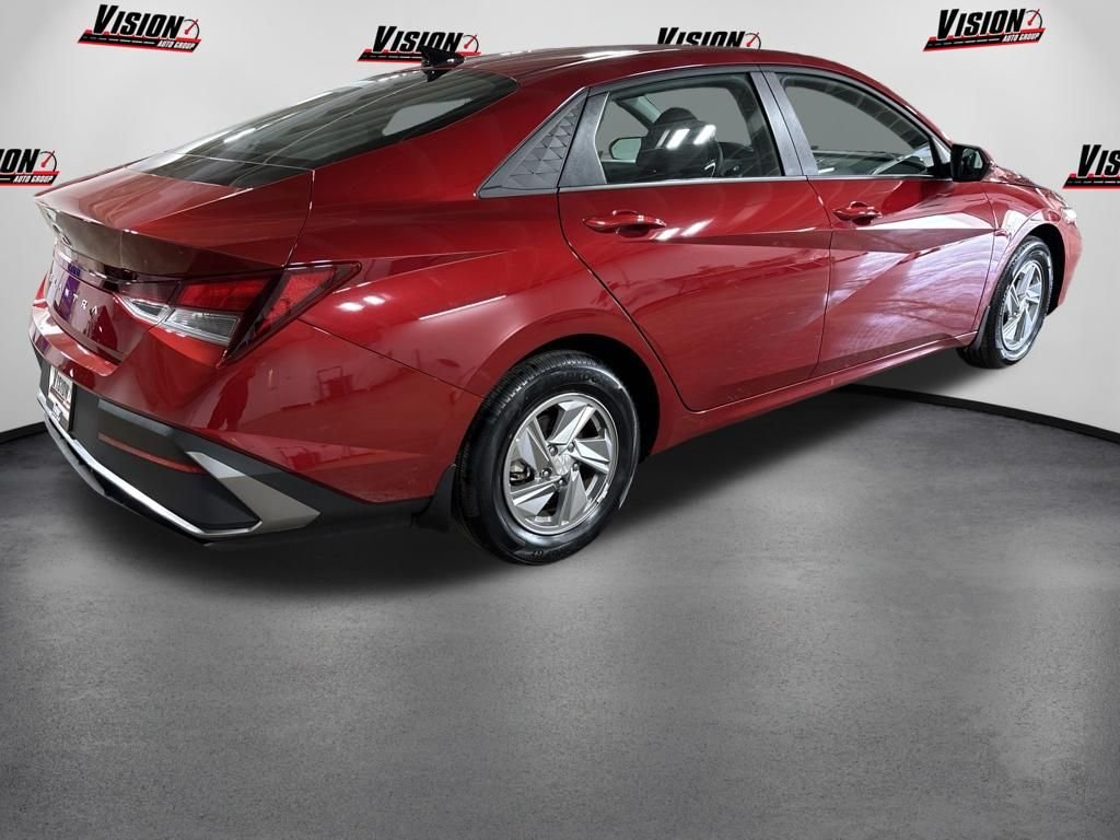 Used 2025 Red Hyundai SE image 5