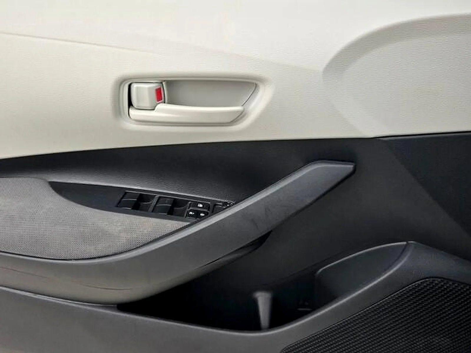 Used 2024  Toyota LE image 25
