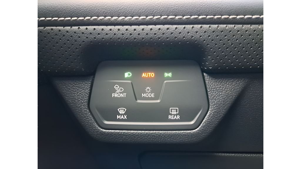 New 2026 Silver Volkswagen 2.0T SE w/Technology image 16