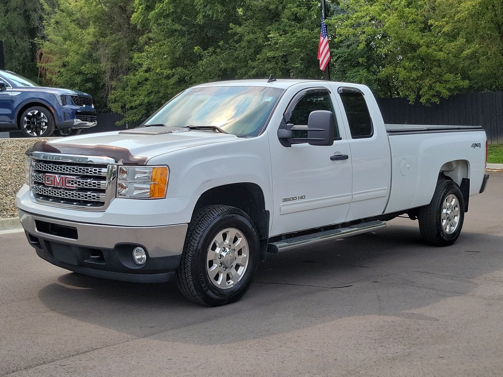 Used 2013 White GMC SLE image 5