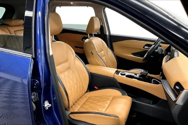 Used 2021 Caspian Blue Metallic/Super Black Nissan Platinum image 8