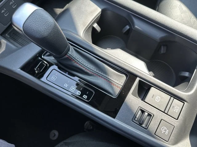 New 2026 Atlantic Gray Metallic / Super Black Two-tone Nissan SR image 30