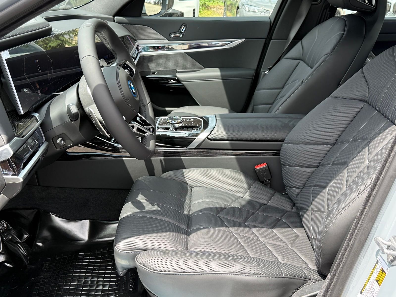 New 2026 Brooklyn Grey Metallic BMW 750e xDrive image 21
