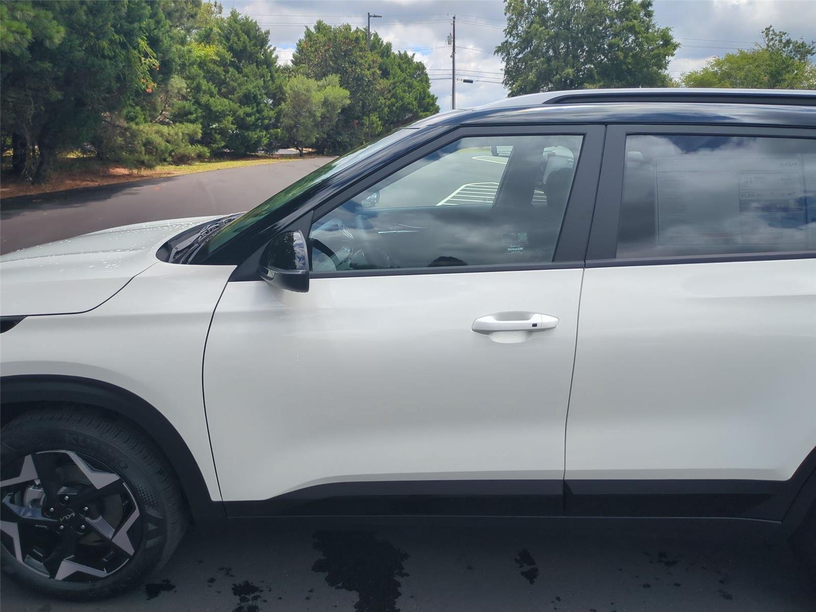 New 2026 Clear White/Black Roof Kia S image 15