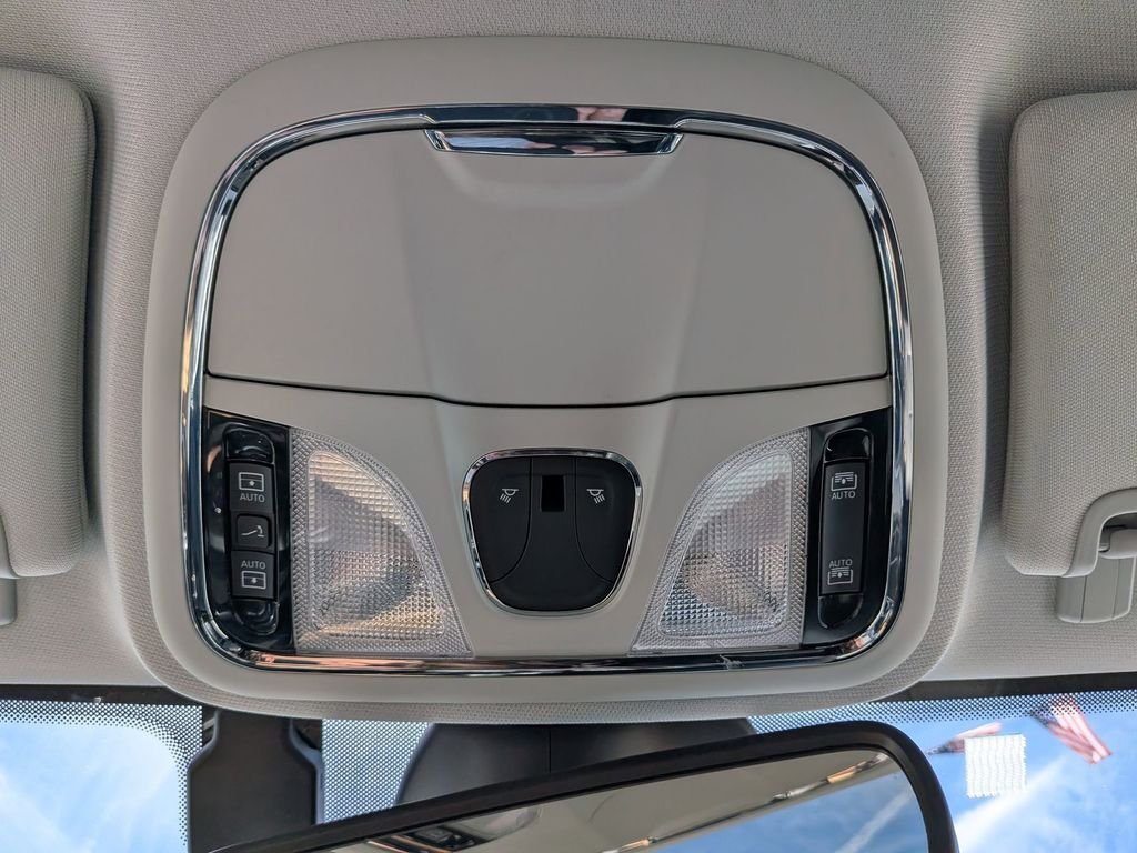 Used 2021 Silver Jeep Latitude Lux image 20