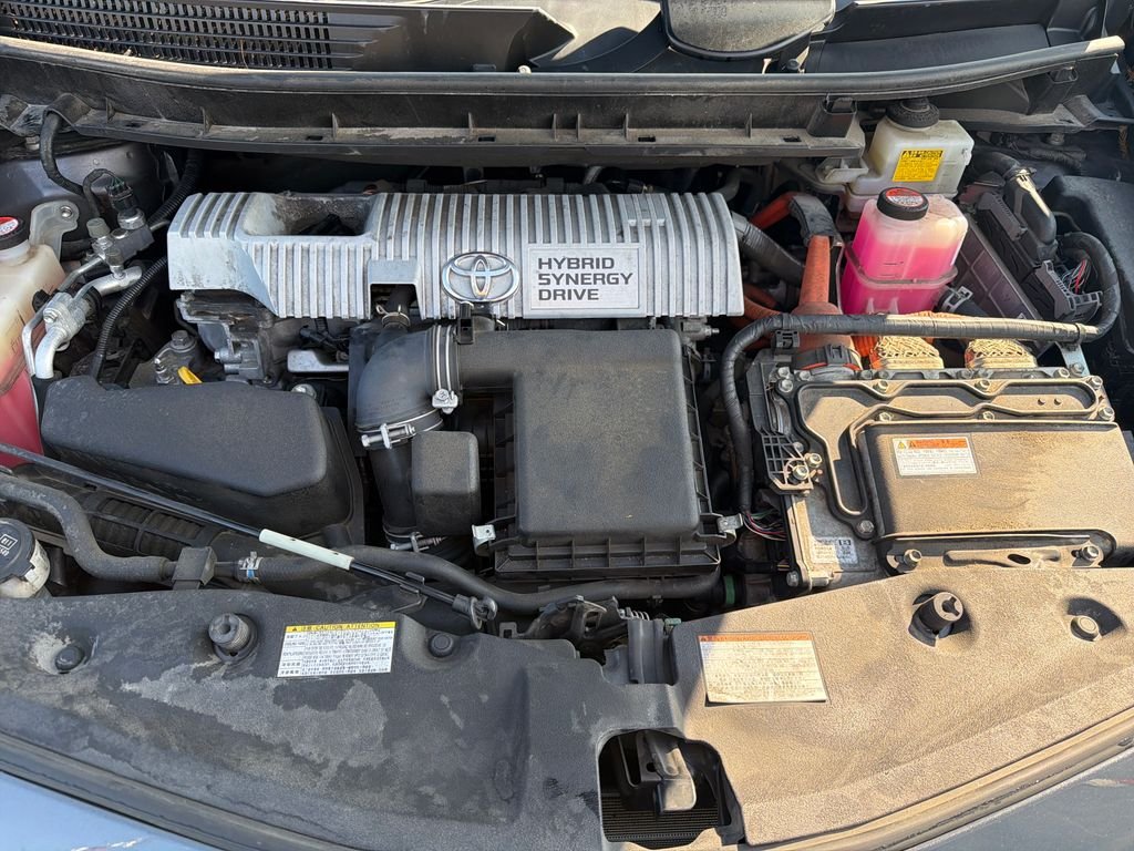 Used 2016 Gray Toyota Three image 21