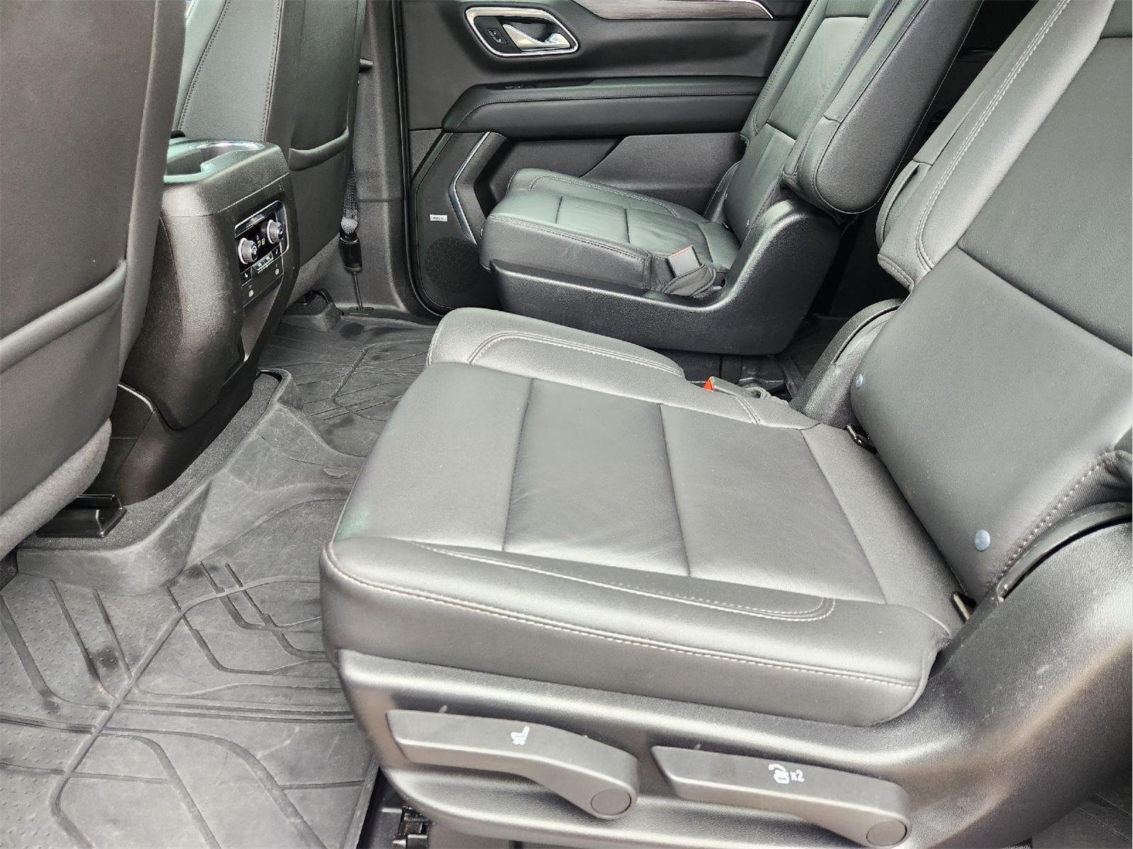 2024 Chevrolet Suburban photo 31 of 35