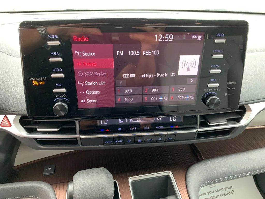 Used 2021  Toyota LE image 23