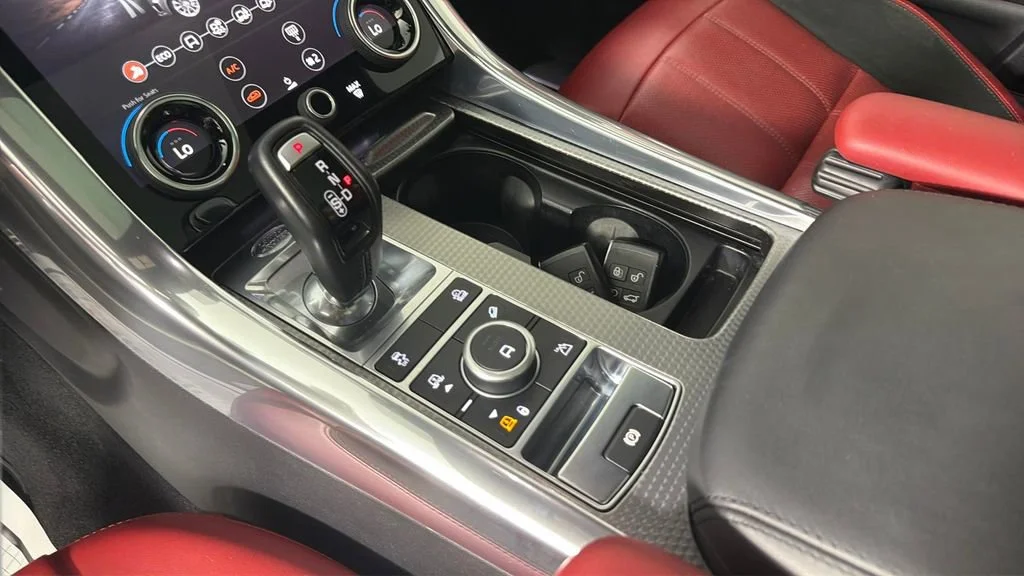 Used 2022 White Land Rover HSE Dynamic image 23