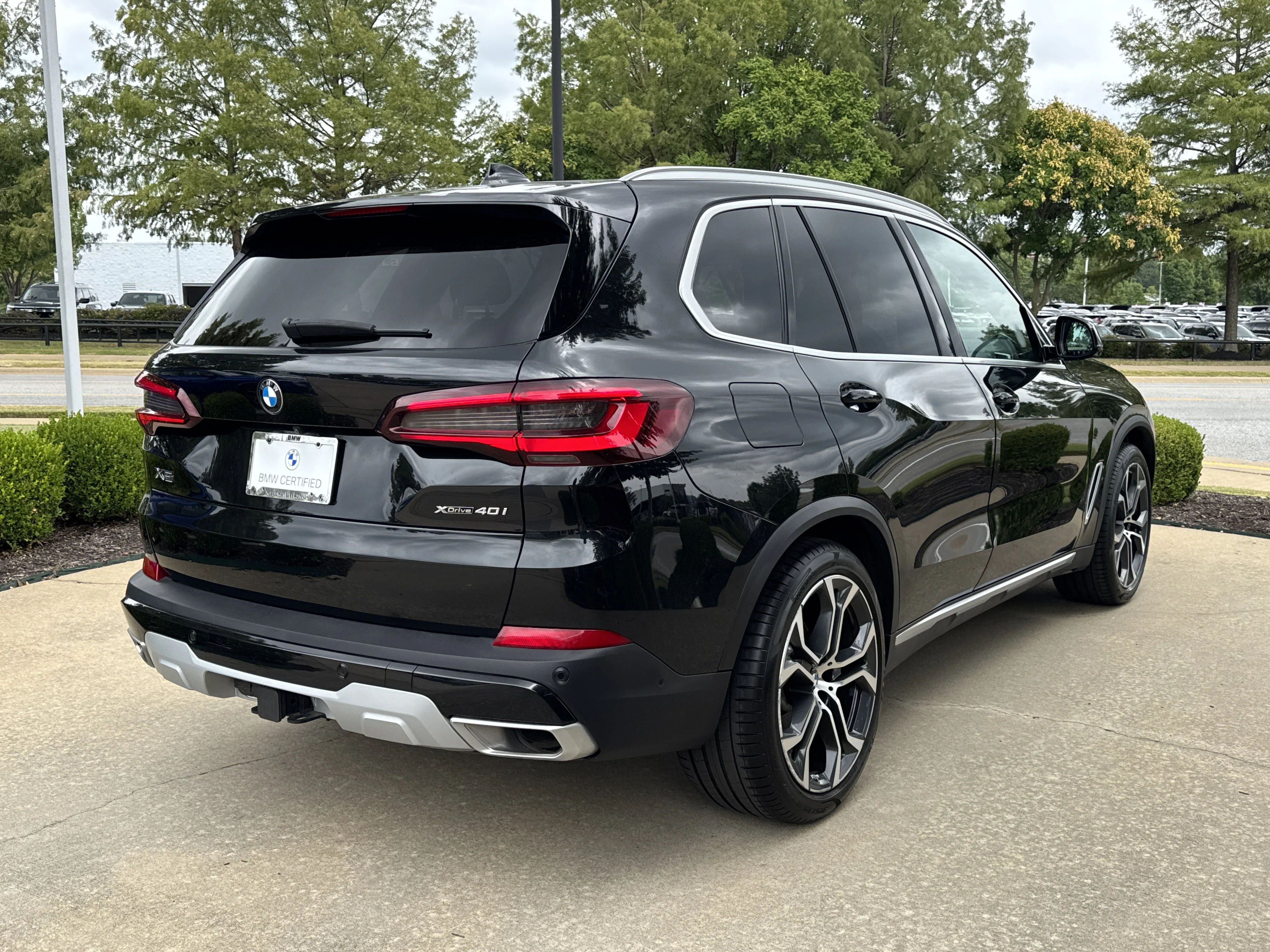Certified Used 2023 Black Sapphire Metallic BMW xDrive40i image 5