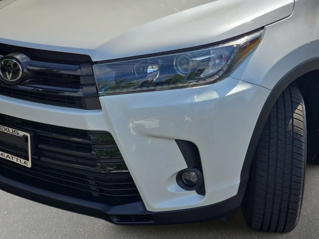 Used 2019 White Toyota SE image 35