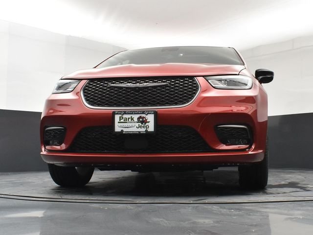 New 2026 Red Hot Pearl-Coat Exterior Paint Chrysler Select image 23