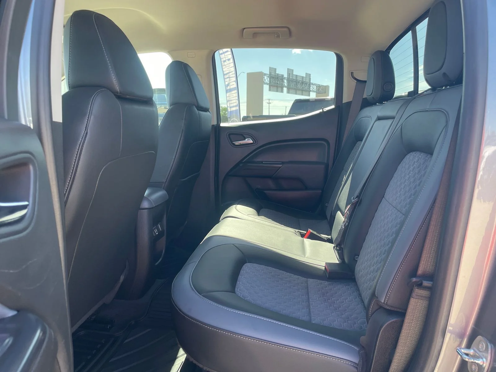 Used 2021 Gray Chevrolet Z71 image 24