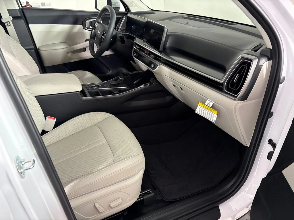 New 2026 Glacial White Pearl Kia EX image 18