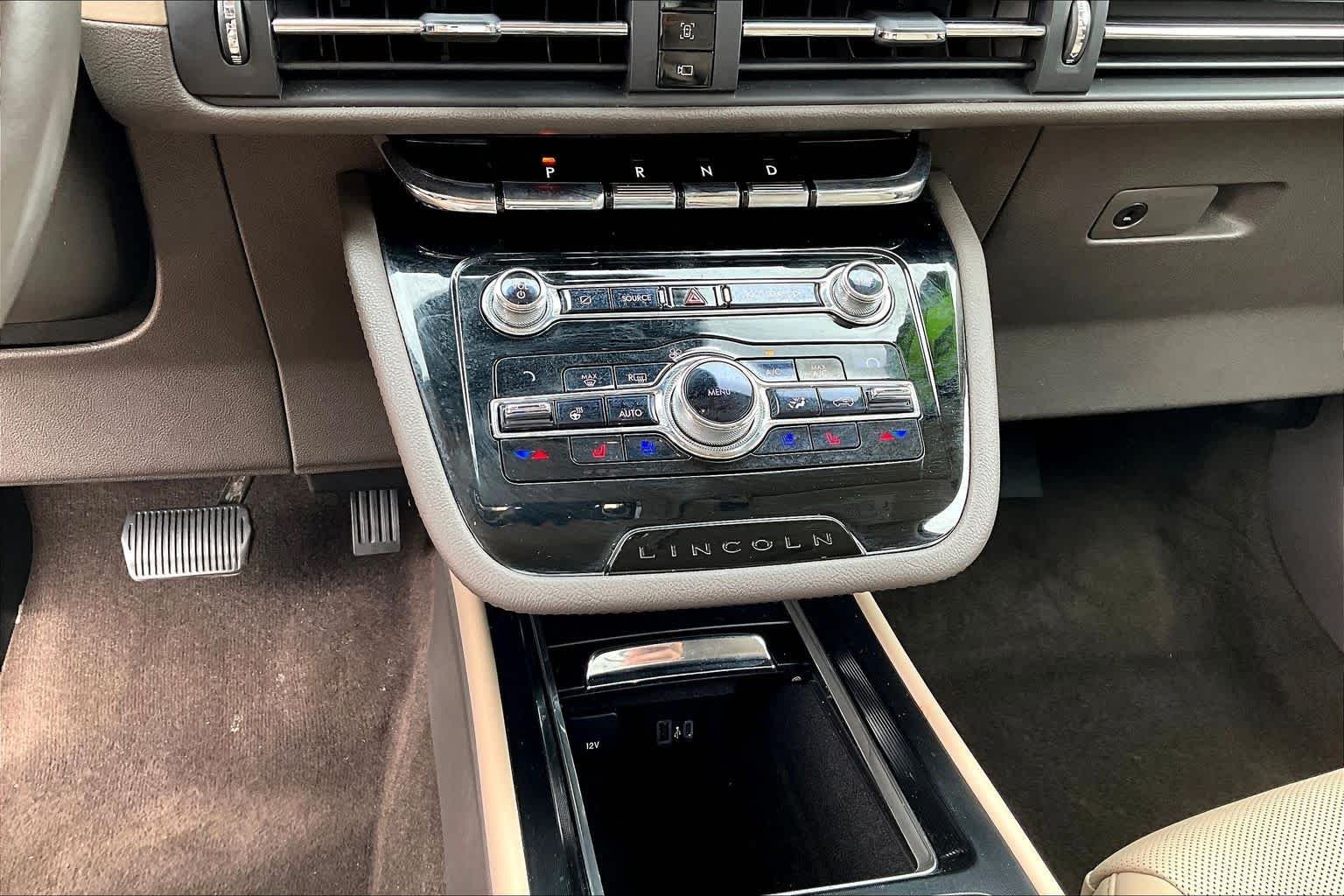 Used 2020 Magnetic Gray Lincoln Reserve image 31