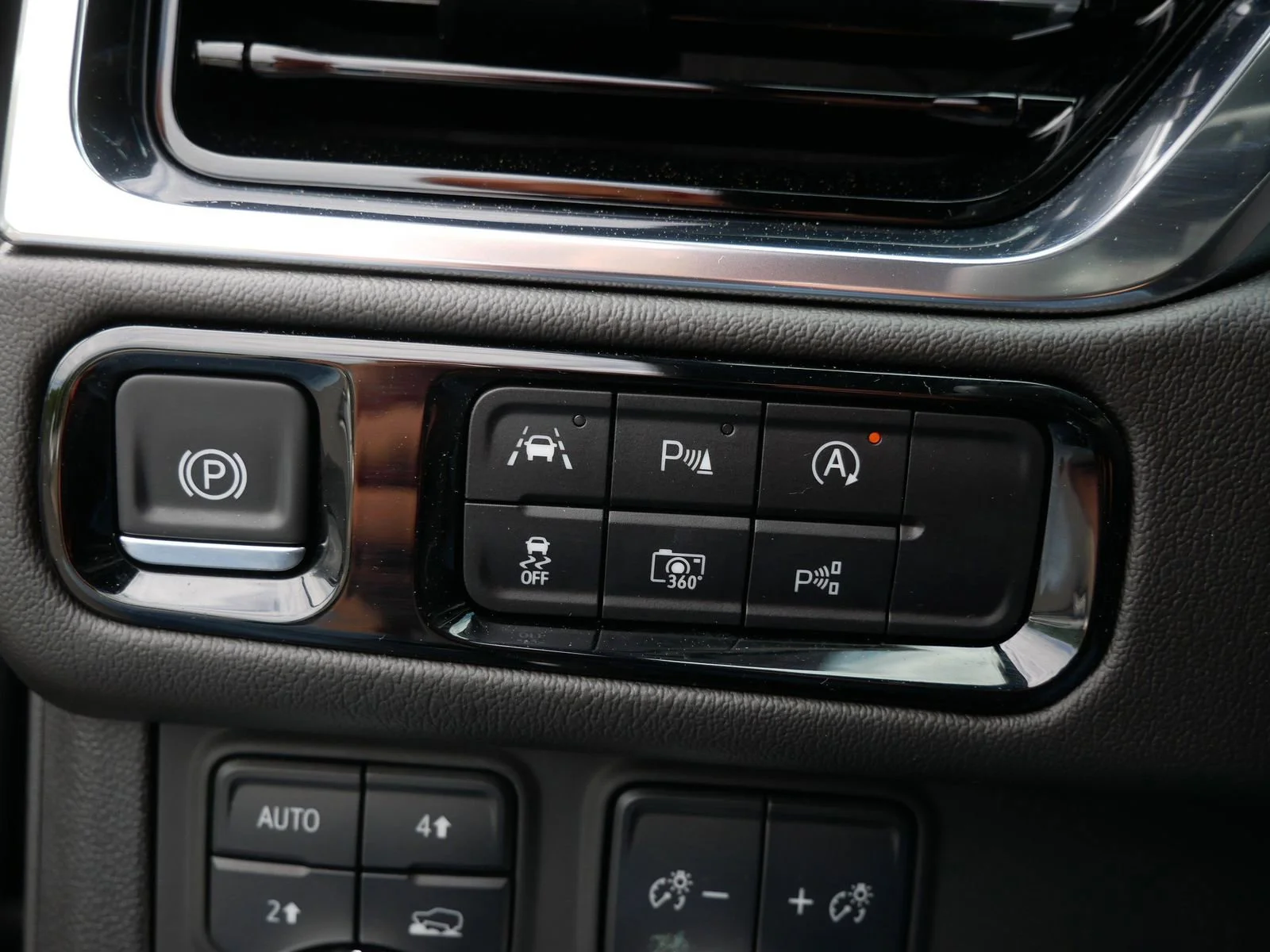 Used 2025 Sterling Metallic GMC Denali image 26