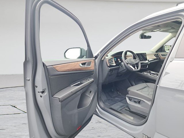 New 2026 Pure Gray Volkswagen 2.0T SE W/TECHNOLOGY image 25