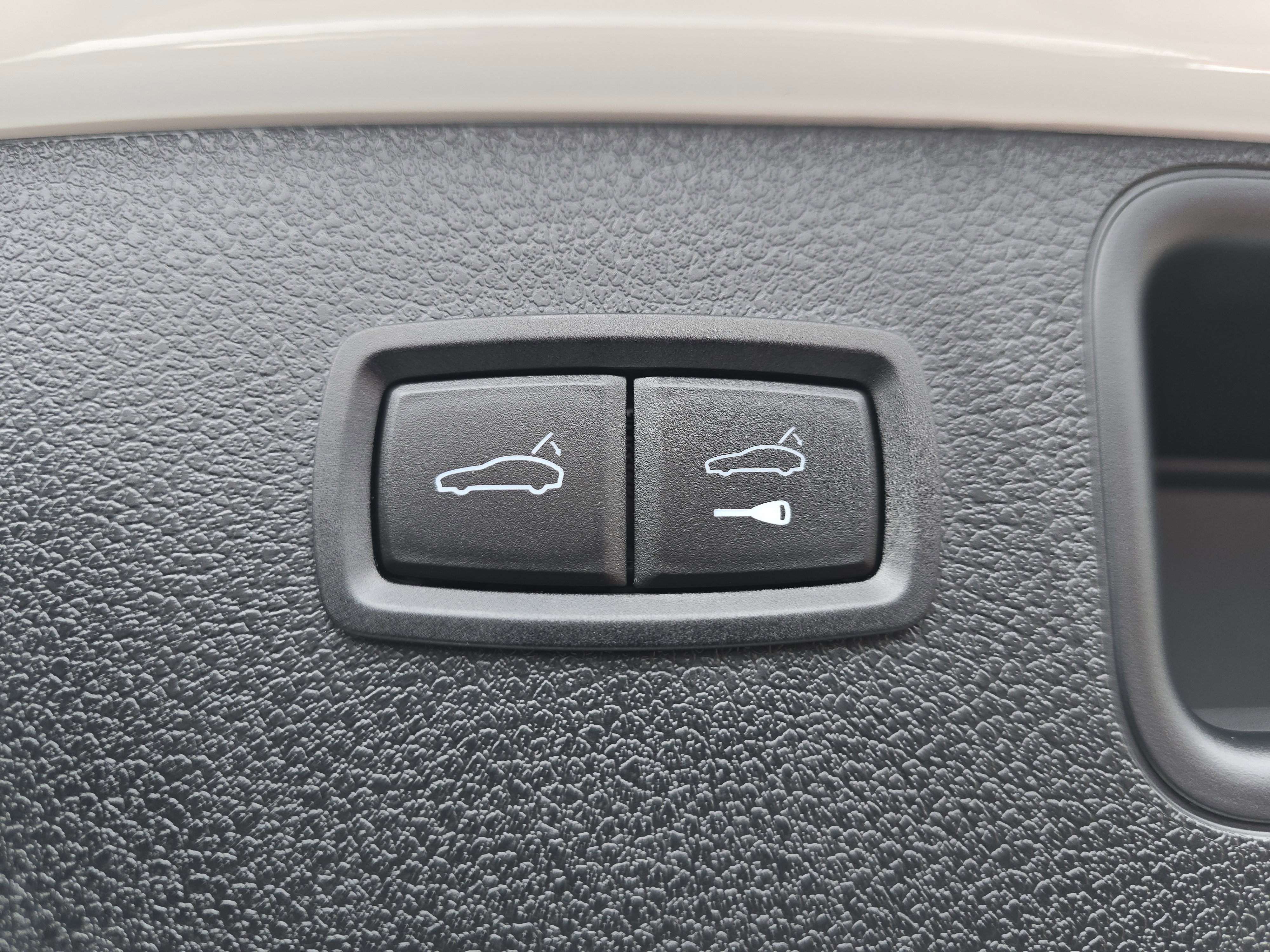 Used 2025 White Porsche  image 16