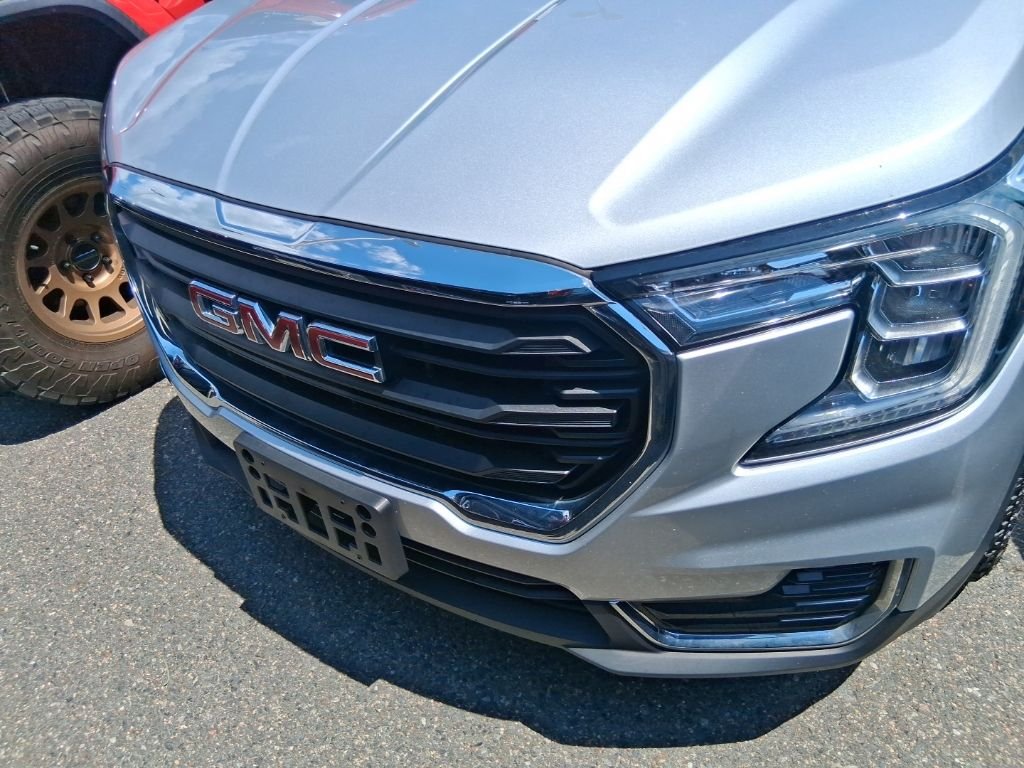 Used 2022 Silver GMC SLE image 16