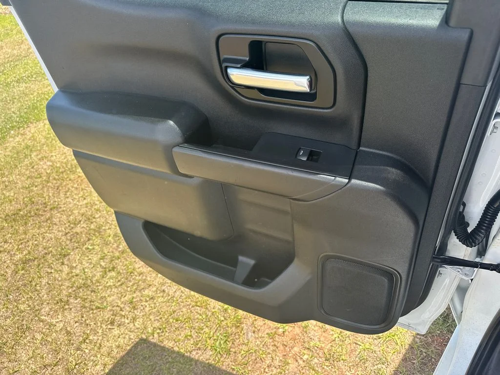 Used 2021 White Chevrolet Custom image 21