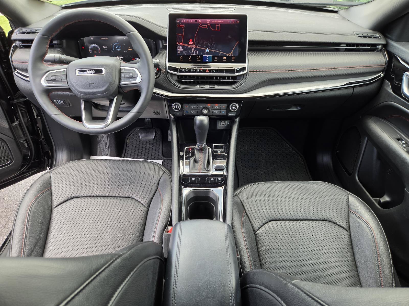 Used 2025 Diamond Black Crystal Pearlcoat Jeep Trailhawk image 14