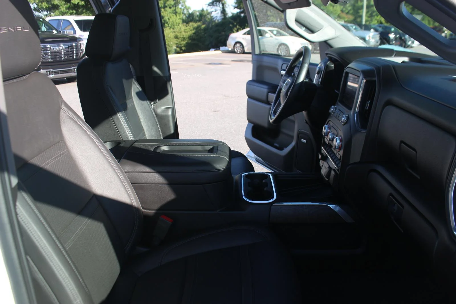 Used 2021 WHITE FROST TRICOAT GMC Denali image 36