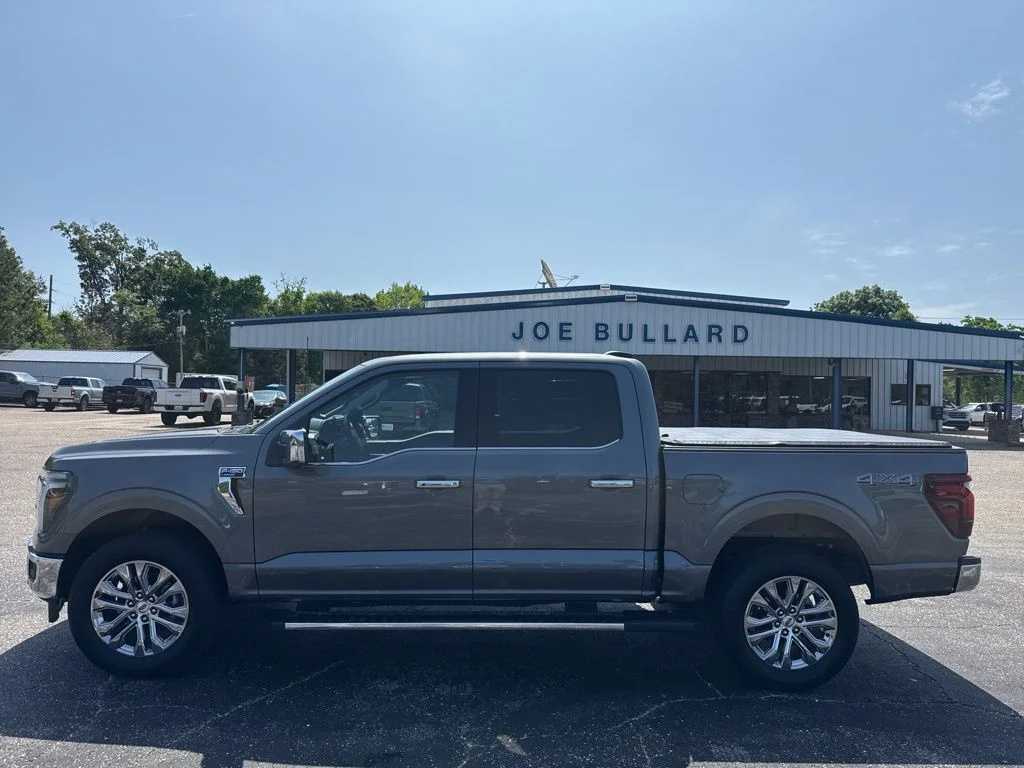 Used 2025 Gray Ford Lariat image 20