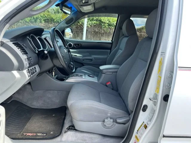 Used 2009 Super White Toyota  image 15