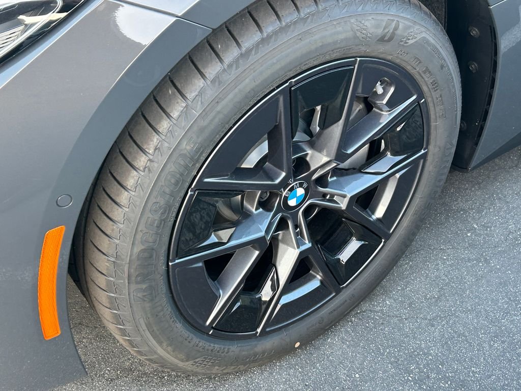 New 2026 Dravit Grey Metallic BMW eDrive40 image 3
