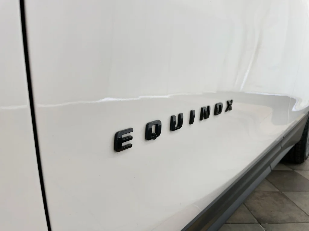Used 2023 Summit White Chevrolet RS image 32