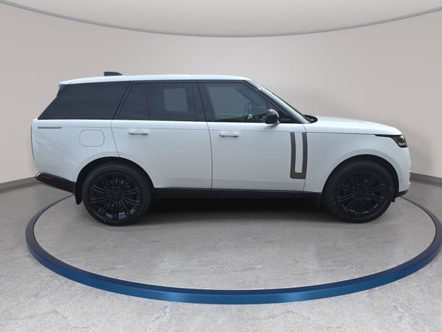 New 2026 Ostuni Pearl White LAND ROVER SE image 4