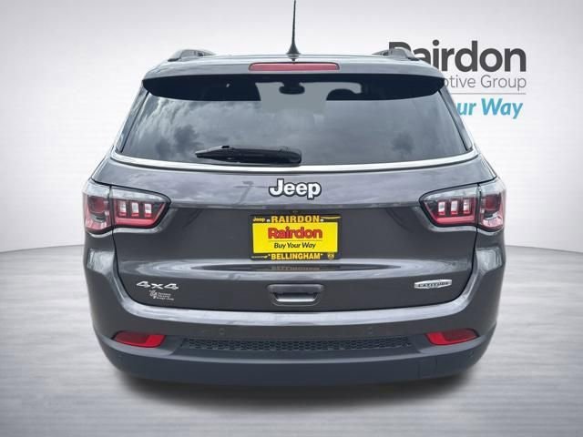 Used 2021 Granite Crystal Metallic Clearcoat Jeep Latitude image 6