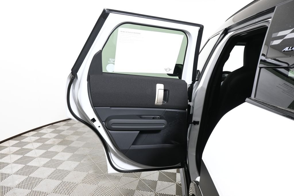 New 2026 White MINI Iconic image 30