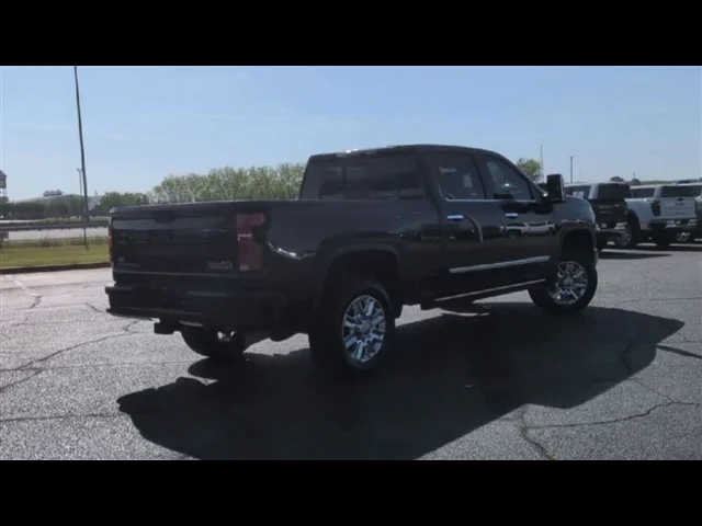 Used 2025 Black Chevrolet High Country image 8