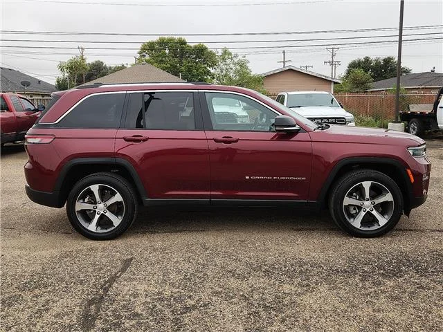 Used 2023 Red Jeep Limited 4x4 image 5